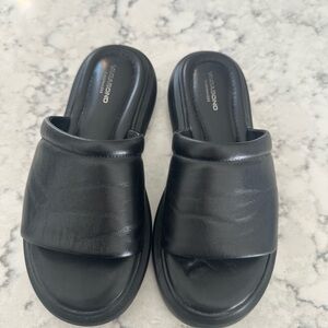Vagabond Classic Black Leather Slides